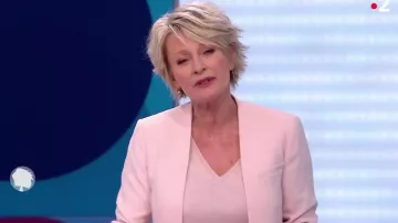 The jacket without collar pink Sophie Davant in This is the program the 21.05.2019