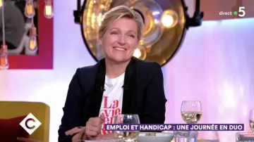 La camiseta usada por Anne-Élisabeth Lemoine en Cà vous del 16 de mayo de 2019