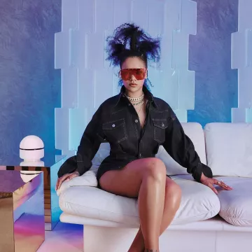 Le rouge à lèvres Fenty Beauty Stunna Lip Paint porté par Rihanna sur son compte Instagram @badgalriri