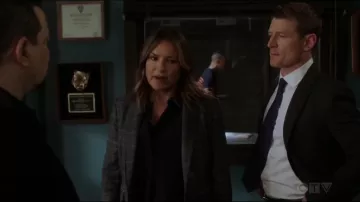 Rag & Bone Lexington Blazer worn by Olivia Benson (Mariska Hargitay) in Law & Order: Special Victims Unit (S20E22)