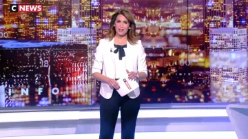 Chaqueta blazer blanca arqueada de Sonia Mabrouk en Voices of The News en CNews el 14 de mayo de 2019