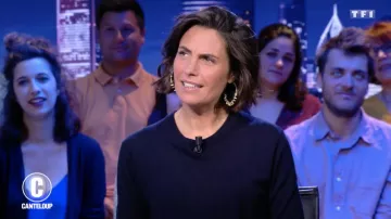 Le pull en cachemire marine porté par Alessandra Sublet dans C Canteloup du 21.05.2019