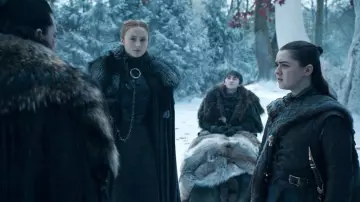 The replica of the costume of Arya Stark (Maisie Williams) in Game of Thrones (S08E04)