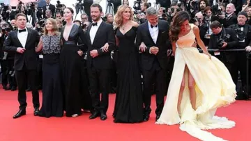Las bombas de oro de Amal Clooney que se lleva a sí misma con su vestido en el Festival de Cannes en 2016