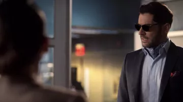 Les lunettes de soleil portées par Lucifer Morningstar (Tom Ellis), comme on le voit dans Lucifer S04E09