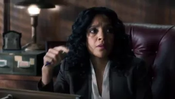 La théorie de Lanai Blazer porté par Sarah Essen (Zabryna Guevara) à Gotham (S01E02)