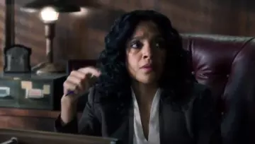 Theory Lanai Blazer worn by Sarah Essen (Zabryna Guevara) in Gotham (S01E02)