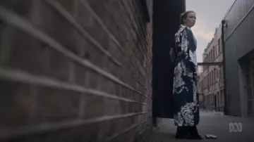 Olivia Von Halle Queenie Túnica de seda usada por Villanelle (Jodie Comer) en Killing Eve (S02E07)