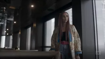 Etro Jacquard Kimono Manteau porté par Villanelle (Jodie Comer) dans le Meurtre de Veille (S02E07)