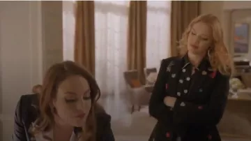 Blazer Negro Rumi usado por Kirby Anders (Maddison Brown) en Dynasty Temporada 2 Episodio 21