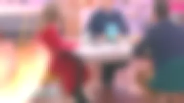 La robe rouge imprimé coquillages de Agathe Lecaron dans La maison des maternelles (22/05/2019)