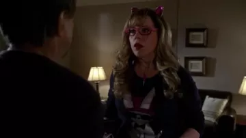 Alice + Olivia Jewel Bunny Sweater usado por Penélope García (Kirsten Vangsness) en Criminal Minds (S10E12)