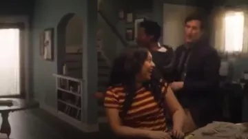 James Perse à Rayures en coton-jersey T-shirt porté par Jira Calder Brennan (Aliyah Royale) dans La Ligne Rouge (S01E08)