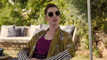 Purple top of Josephine Chesterfield (Anne Hathaway) in The Hustle