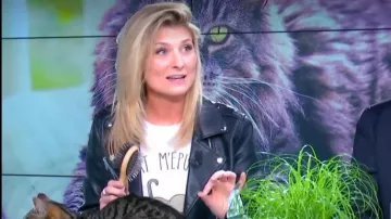 Le tee shirt "Chat m'épuise" portée par Sandrine Arcizet dans l'émission William à midi