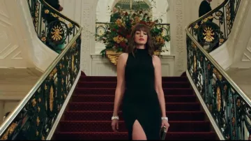 Black Dress worn by Josephine Chesterfield (Anne Hathaway) in The Hustle