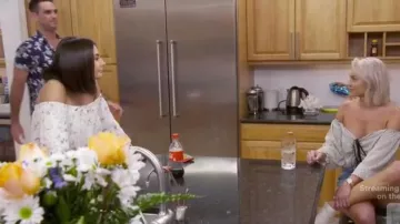 Forever 21 Top floral off-the-shoulder usado por Paige DeSorbo en Summer House (S03E12)