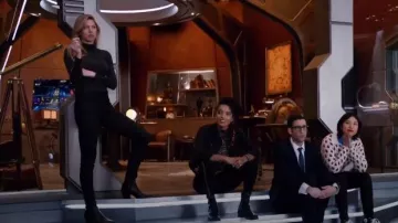 Zara Plat de la Cheville Bottes à Crampons portés par Amaya Jiwe (Maisie Richardson-Sellers) dans DC Légendes de Demain (S04E16)