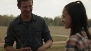 Chemise en jean porté par, de Clint Barton / Hawkeye (Jeremy Renner) dans Avengers: Endgame