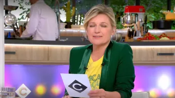 La camiseta amarilla usada por Anne-Élisabeth Lemoine en C à vous emisión del 22/05/2019