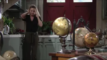 Go Silk Belted Silk Cargo Pants usado por Sharon Collins Newman (Sharon Case) como se ve en The Young and the Restless Mayo 2019
