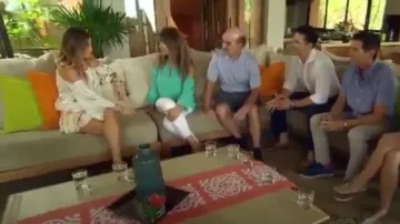 Bleu Vie Froncé à la Taille Ouverte de l'Épaule Robe portée par JoJo Fletcher dans La Bachelorette (S12E11)