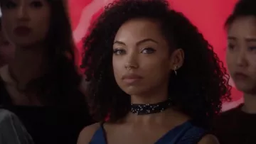 The ring piercing nose gold Lizzie (Logan Browning) in The Perfection