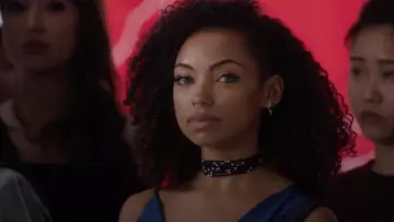 The ring piercing nose gold Lizzie (Logan Browning) in The Perfection