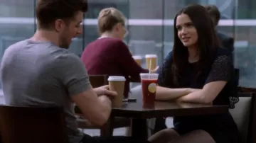 Chloé Tricot Et de la Dentelle Haut porté par Jane Sloan (Katie Stevens) dans Le Gras (S03E07)