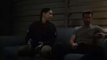 Suéter de mezcla de lana acanalada de Acne Studios usado por Elena 'Yo-Yo' Rodríguez (Natalia Cordova-Buckley) en Marvel's Agents of S.H.I.E.L.D. (S06E02)