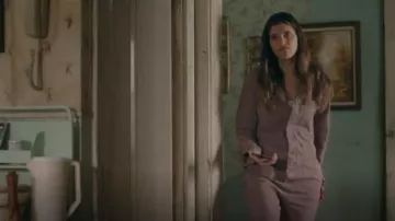 Traje de vestir De Madewell usado por Rio (Lake Bell) en Bless This Mess (S01E06)