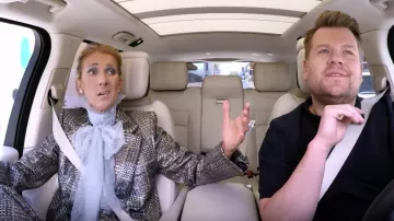 La chaqueta blazer gris que lleva Celine Dion en Carpool Karaoke