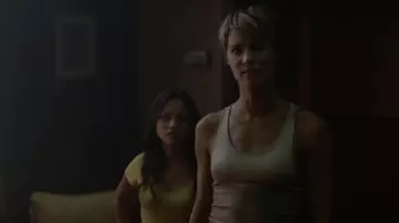 The white tank top worn by Grace (Mackenzie Davis) in the Terminator : Dark Fate