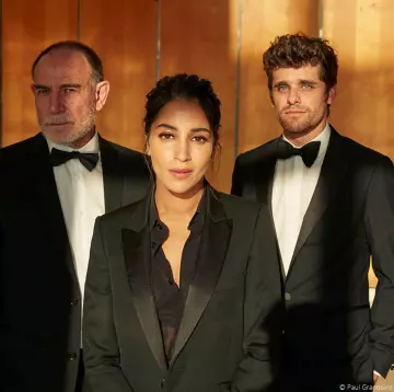 Le blazer noir revers satin porté par Leïla Bekhti au festival de Cannes 2019