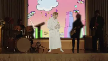 Le peignoir de bain blanc cassé porté par Ed Sheeran dans son clip vidéo I Don't Care avec Justin Bieber