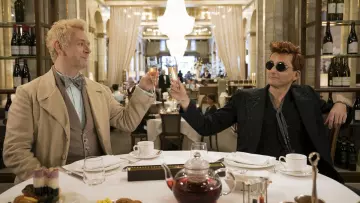 Gafas de sol de Aziraphale (Michael Sheen) como se ve en Good Omens Temporada 1
