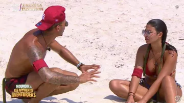 La gorra roja de los Yankees de Nueva York usada por Gregory Yega en Moundir and the Apprentice Adventurers Episodio 9