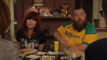 The football shirt Norwich City Patrick "Rowdy Ricky" Knight (Nick Frost) in A family on the ring