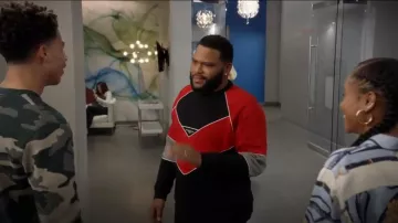 Givenchy Logo Brodé Géométriques en Coton Sweat-shirt porté par Andre "Dre' Johnson (Anthony Anderson) black-ish (S05E23)