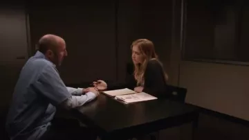 Suéter halógeno de manga con puños usado por Ellie Bishop (Emily Wickersham) en NCIS (S16E24)