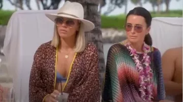 Lovewave El kimono Dunn usado por Teddi Mellencamp Arroyave en The Real Housewives of Beverly Hills (S09E15)