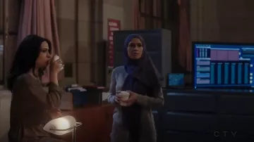 Vestido de Aritzia Wilfred Bossut usado por Nimah Amin (Yasmine Al Massri) en Quantico (S01E09)