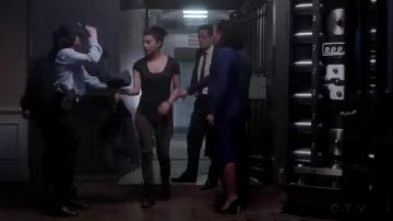 Steve Madden Troopa 2.0 Bottes de Combat porté par Alex Parrish (Priyanka Chopra) à Quantico (S01E11)
