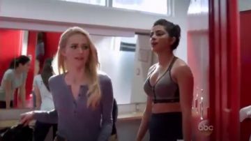 Victoria’s Secret Incredible Front Zip Sports Bra worn by Alex Parrish (Priyanka Chopra) in Quantico (S01E17)