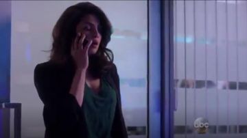 Madewell Whisper Cotton V Neck Pocket Tee worn by Alex Parrish (Priyanka Chopra) in Quantico (S01E17)