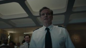 La corbata negra que lleva Colin Firth en The Command /Kursk