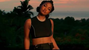 The crop top black Shenseea in her music video Blessed feat. Tyga