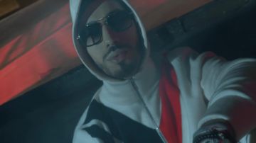 La veste zippée Stella McCartney portée par N.O.S. dans le clip Au DD de PNL