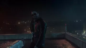 La veste en cuir Bel­staff portée par Ademo dans le clip de Au DD de PNL