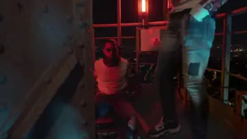La paire de chaussures Kenzo portée par NOS dans le clip Au DD de PNL
